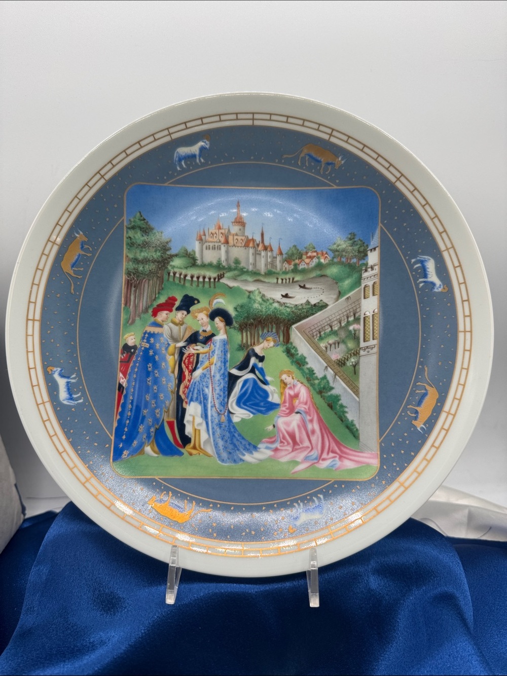 D'Arceau-Limoges porcelain "Les Très Riches Heures du Duc de Berry" series,